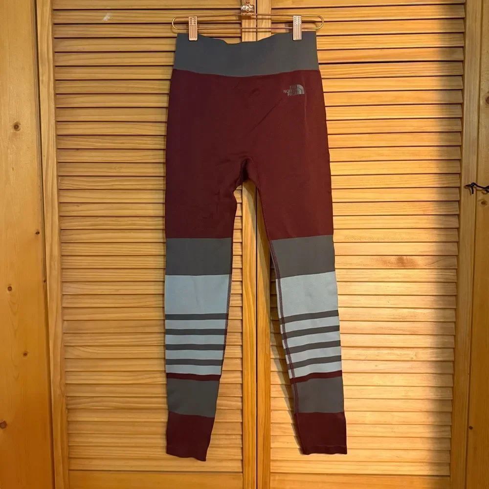 The North Face high rise Leggings - Maroon and Gray size small